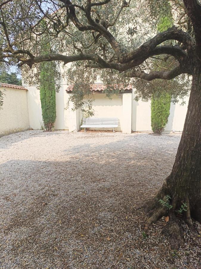 Villa A L'Ombre De L'Olivier Orgon Exterior foto